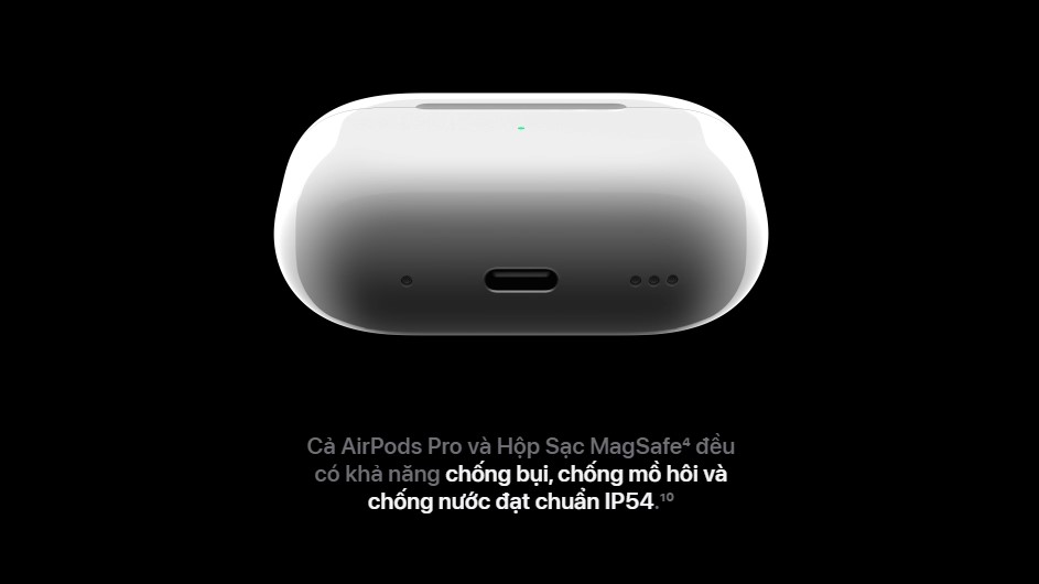 Ngoài thiết kế tinh tế, AirPods Pro 2 cũng được nâng cấp khả năng chống nước và bụi bẩn, đáp ứng tiêu chuẩn IPX4. Với thông số này, người dùng có thể yên tâm sử dụng tai nghe trong mọi điều kiện, từ tập thể dục, chạy bộ dưới trời mưa cho đến hoạt động dưới nước nông. Đây là một cải tiến đáng kể so với thế hệ trước, giúp tăng tính ứng dụng và độ bền của sản phẩm.