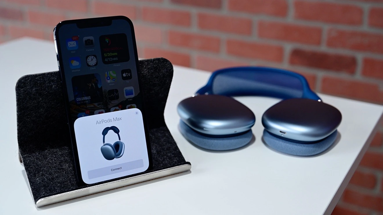 Apple AirPods Max là một trong những chiếc tai nghe over-ear cao cấp được Apple ra mắt nhằm đáp ứng nhu cầu âm thanh chất lượng cao của người dùng. Với thiết kế đẳng cấp, tính năng tiên tiến và chất lượng âm thanh tuyệt vời, AirPods Max đã nhanh chóng thu hút sự chú ý. Dưới đây là review chi tiết về AirPods Max để giúp bạn hiểu rõ hơn về sản phẩm này.