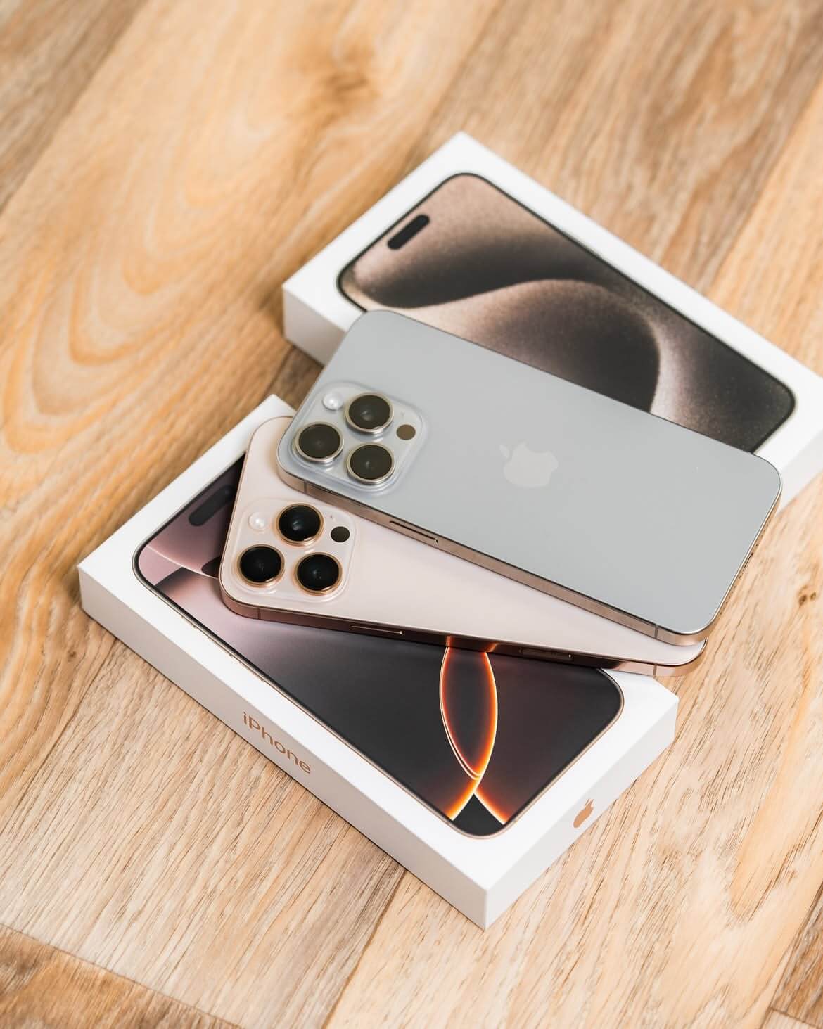 So sánh chi tiết iPhone 16 Pro Max bản Mỹ LL/A và bản VN/A: Khác biệt về SIM, bảo hành, giá bán, nguồn gốc. Đọc ngay để chọn phiên bản phù hợp nhất. Mua chính hãng tại TheTekCoffee – Hàng mới nguyên seal, giá tốt, giao nhanh toàn quốc.