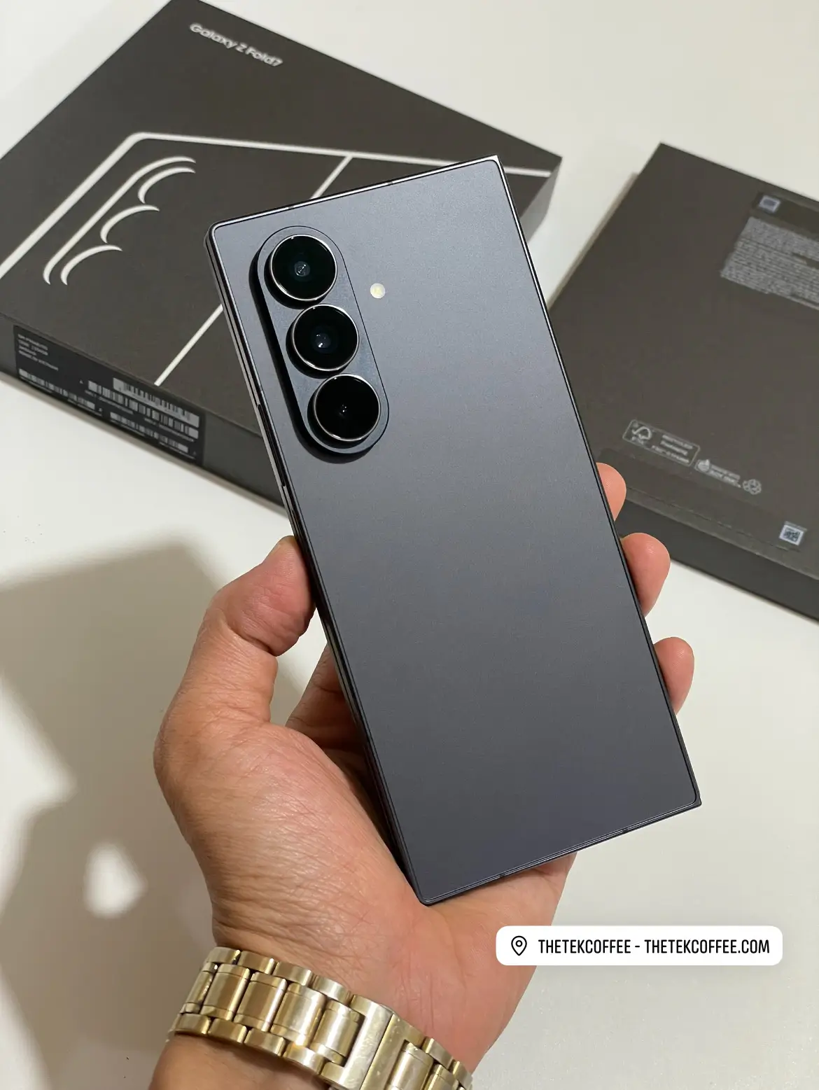 Galaxy Z Fold7 cũ giá tốt tại TheTekCoffee với camera 200MP, Snapdragon 8 Elite for Galaxy, Galaxy AI và One UI 8. Hỗ trợ trade-in, trả góp và giao hàng nhanh.