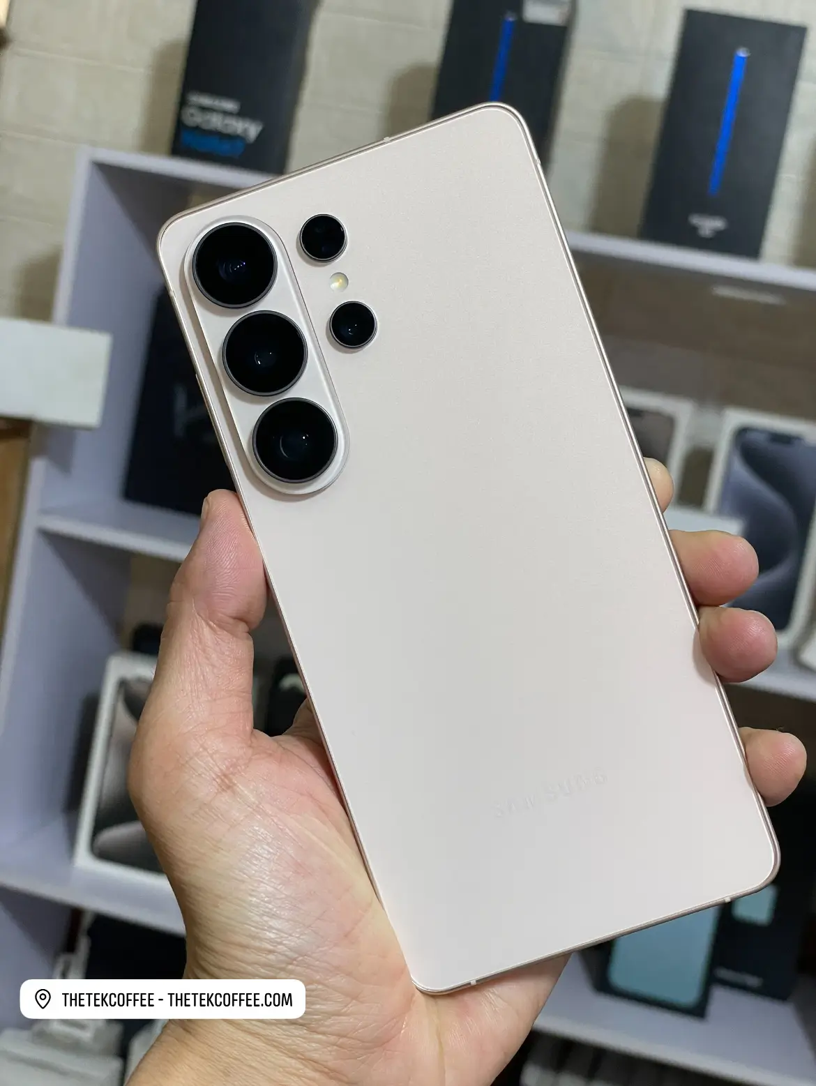 Galaxy S26 Ultra Vàng Hồng màu độc quyền với camera 200MP, Snapdragon 8 Elite Gen 5 for Galaxy, Galaxy AI và màn hình 6.9 inch Dynamic AMOLED 2X. Mua chính hãng tại TheTekCoffee, hỗ trợ thu cũ đổi mới.
