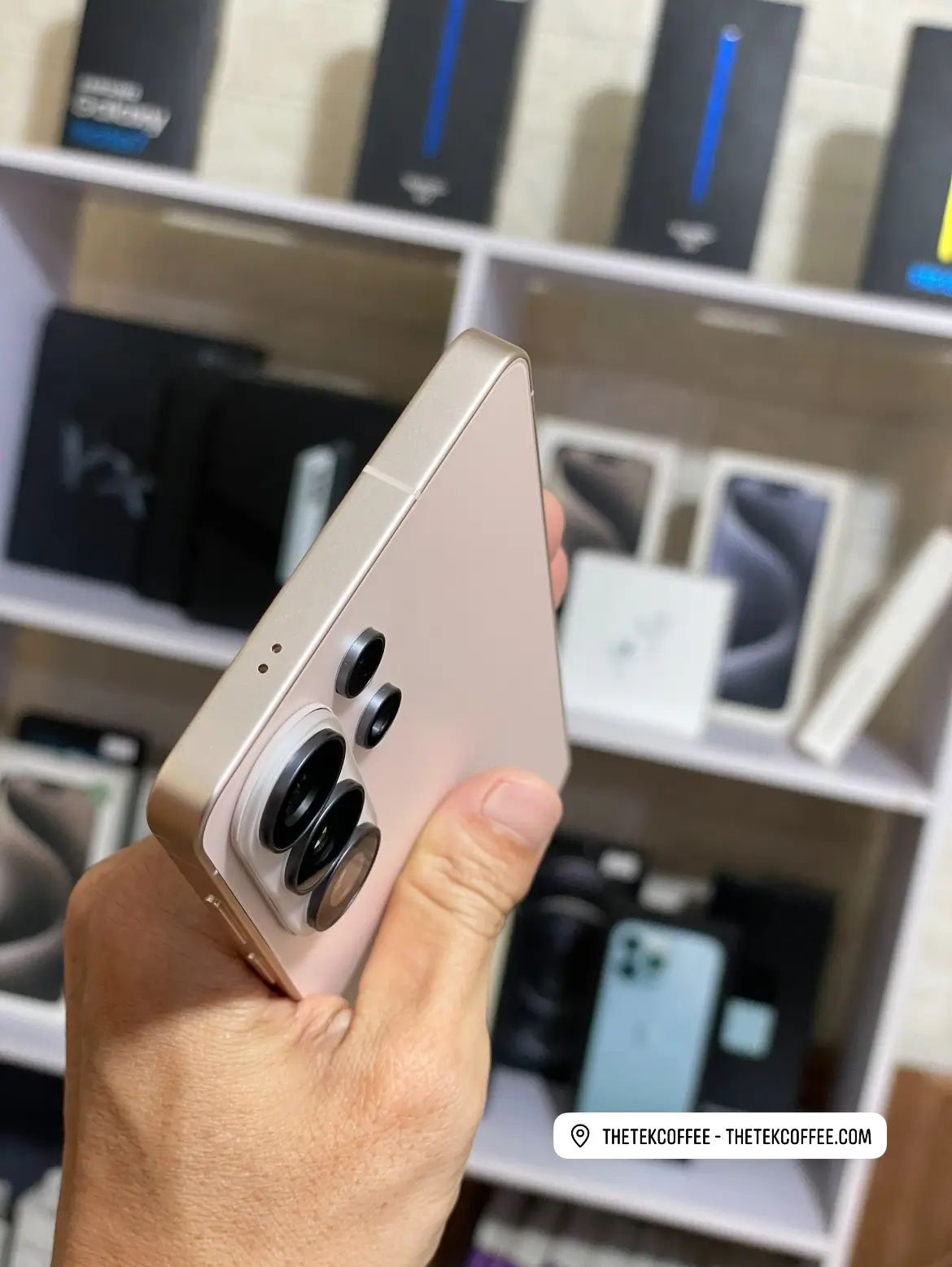 Galaxy S26 Ultra Vàng Hồng màu độc quyền với camera 200MP, Snapdragon 8 Elite Gen 5 for Galaxy, Galaxy AI và màn hình 6.9 inch Dynamic AMOLED 2X. Mua chính hãng tại TheTekCoffee, hỗ trợ thu cũ đổi mới.