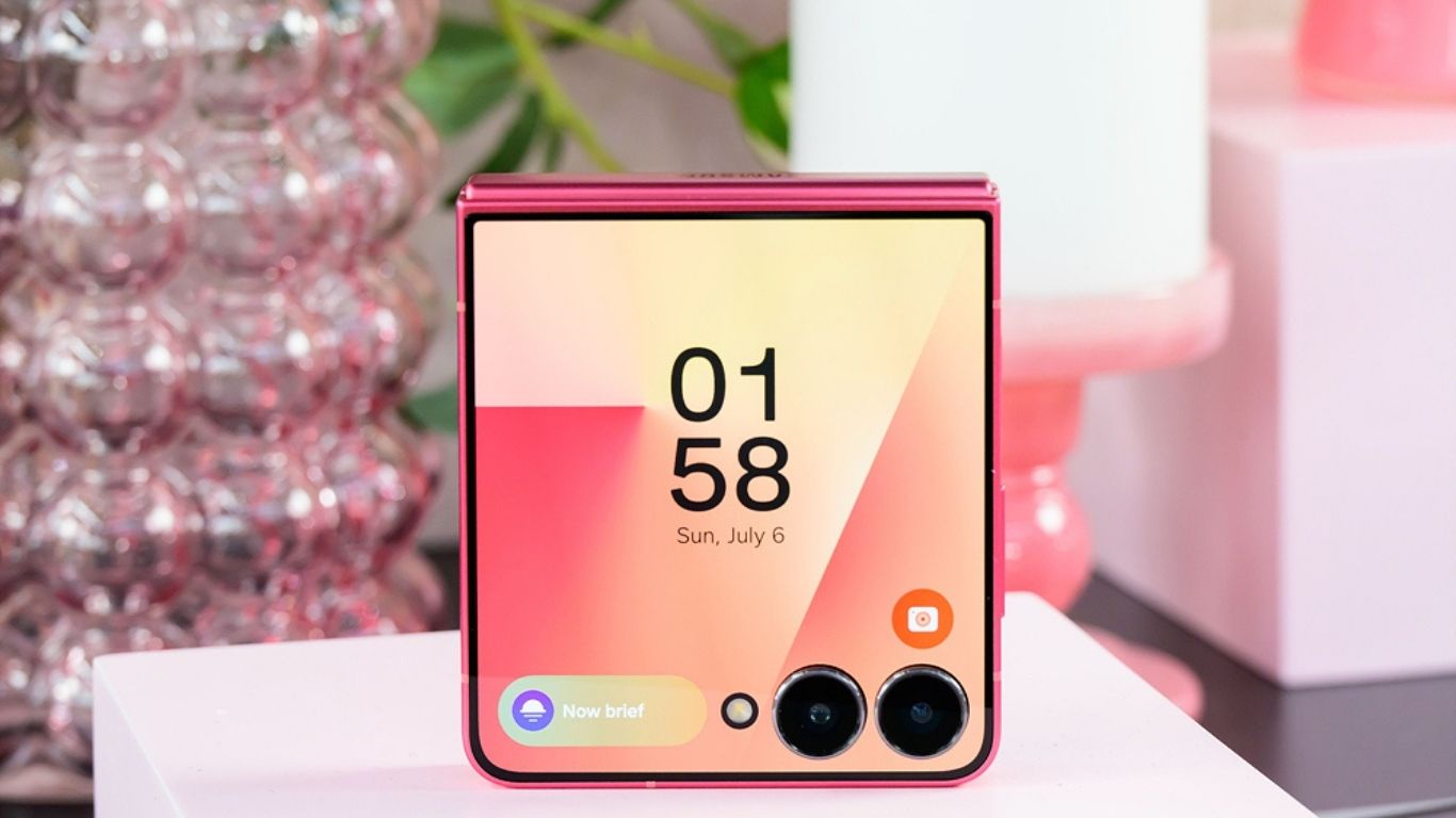 Thu cũ đổi mới Galaxy Z Flip7 là gì?
Thu cũ đổi mới Galaxy Z Flip7 là dịch vụ cho phép khách hàng dùng điện thoại cũ để đổi sang Galaxy Z Flip7 mới bằng cách định giá thiết bị cũ và bù thêm phần chênh lệch.
TheTekCoffee nhận thu những dòng điện thoại nào?
TheTekCoffee nhận thu nhiều dòng điện thoại để đổi sang Galaxy Z Flip7 như iPhone, Samsung Galaxy, Xiaomi, Oppo, Google Pixel và một số thiết bị công nghệ khác.
Thu cũ đổi Galaxy Z Flip7 mất bao lâu?
Thông thường quá trình kiểm tra máy và báo giá chỉ mất 10–15 phút, sau đó khách hàng có thể nhận Galaxy Z Flip7 ngay tại cửa hàng.
Máy cũ bị trầy xước có thu không?
Có. TheTekCoffee vẫn nhận thu mua máy trầy xước hoặc đã qua sử dụng, giá thu sẽ phụ thuộc vào ngoại hình và tình trạng hoạt động của máy.
Có thể đổi iPhone sang Galaxy Z Flip7 không?
Có. Khách hàng hoàn toàn có thể dùng iPhone để đổi sang Galaxy Z Flip7, chỉ cần bù thêm phần chênh lệch sau khi định giá.
Giá thu mua điện thoại được tính như thế nào?
Giá thu mua được xác định dựa trên model máy, dung lượng, ngoại hình, pin và tình trạng hoạt động của thiết bị.
Có cần hộp và phụ kiện khi thu máy không?
Không bắt buộc, tuy nhiên nếu có hộp, cáp, phụ kiện đầy đủ, giá thu mua có thể cao hơn.
Galaxy Z Flip7 tại TheTekCoffee có phải chính hãng không?
Galaxy Z Flip7 tại TheTekCoffee là chính hãng Samsung Việt Nam, đầy đủ bảo hành và hỗ trợ kiểm tra máy trước khi nhận.