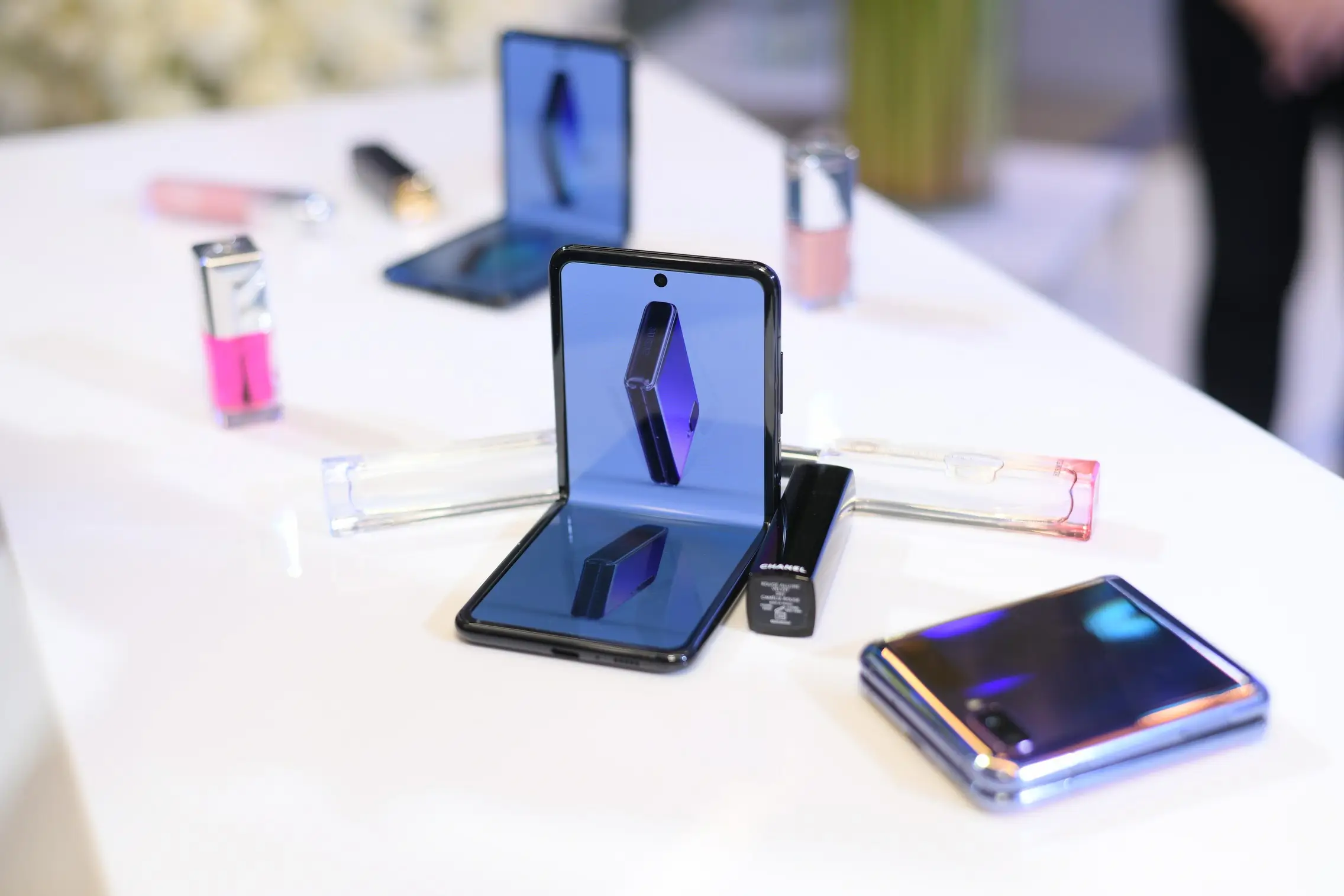 Thu mua Galaxy Z Flip2 (Flip 5G) giá cao 2–5+ triệu. Test màn hình gập, bản lề kỹ. Nhận máy zin nguyên bản. Báo giá 5 phút, thanh toán ngay tại TheTekCoffee.