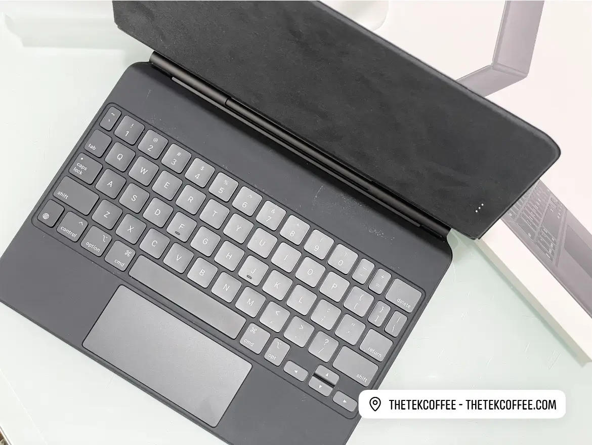 Thu cũ đổi mới bàn phím iPad tại TheTekCoffee. Hỗ trợ lên đời Magic Keyboard, Magic Keyboard Folio chính hãng Apple Việt Nam với giá tốt, định giá nhanh, hỗ trợ bù linh hoạt.