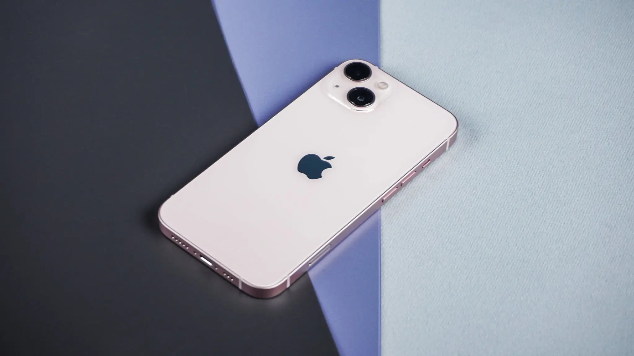 Thu cũ đổi mới iPhone 13 tại TheTekCoffee với quy trình nhanh, định giá minh bạch. Hỗ trợ đổi từ iPhone cũ lên iPhone 13 VN/A, LL/A hoặc Cũ 99% với mức bù hợp lý.