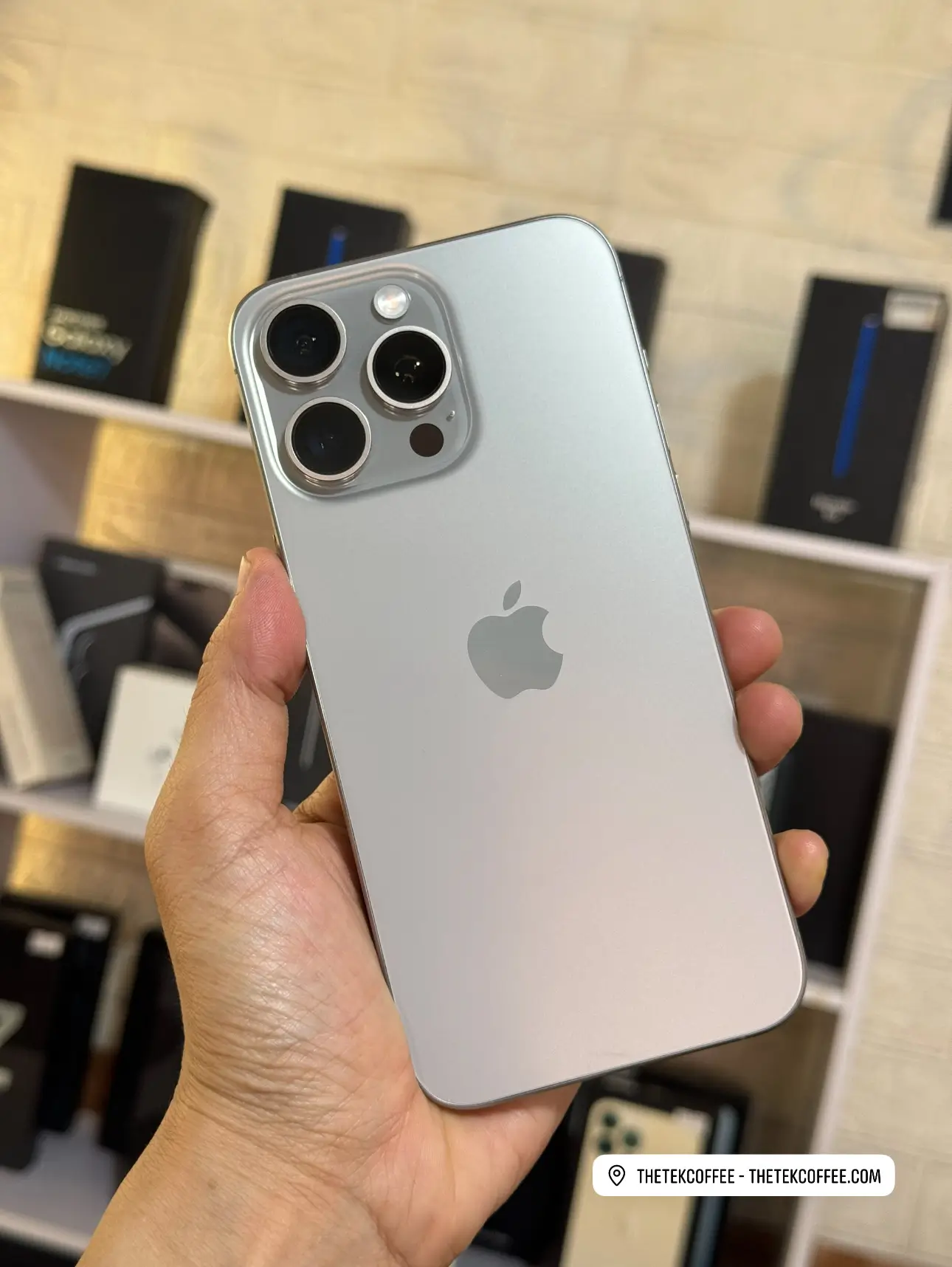 Thu cũ đổi mới iPhone 15 Pro Max tại TheTekCoffee với quy trình minh bạch, định giá nhanh, hỗ trợ các phiên bản VN/A, LL/A 2 eSIM và ZA/A 2 SIM vật lý. Hỗ trợ bù chênh lệch, trả góp và giao hàng toàn quốc.