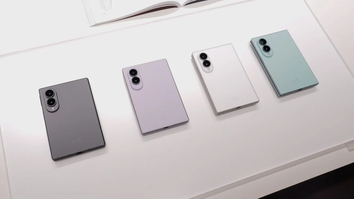 Galaxy Z Fold8 có 4 màu: Đen Graphite, Trắng Cream, Tím Lavender và Xanh Pistachio độc quyền. Xem màu nào đẹp, dễ mua và phù hợp nhất.