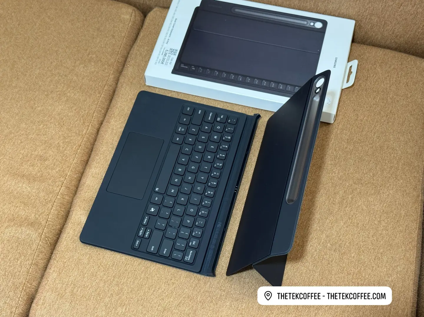 Mua Bao Da Bàn Phím AI Galaxy Tab S10 FE, Tab S10 Lite, Tab S9, Tab S9 FE Cũ Chính Hãng Samsung tại TheTekCoffee. Touchpad lớn, phím Galaxy AI, hỗ trợ Samsung DeX, giá tốt, giao nhanh toàn quốc.