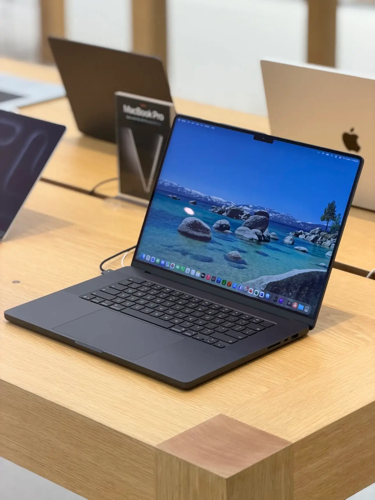 MacBook Pro M5, M5 Pro, M5 Max New Seal & Cũ | TheTekCoffee