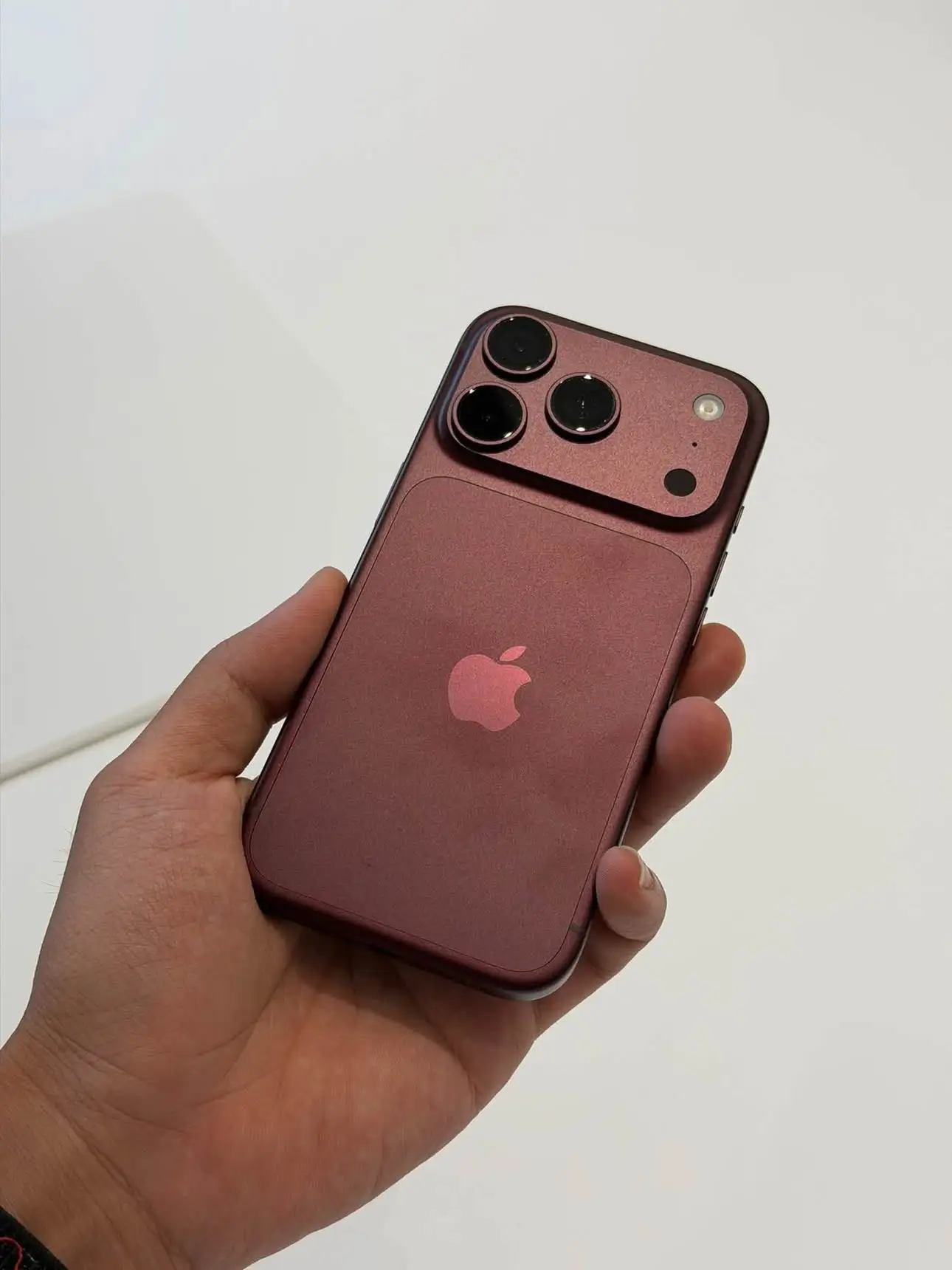 iPhone 18 Pro Max màu Đỏ Burgundy