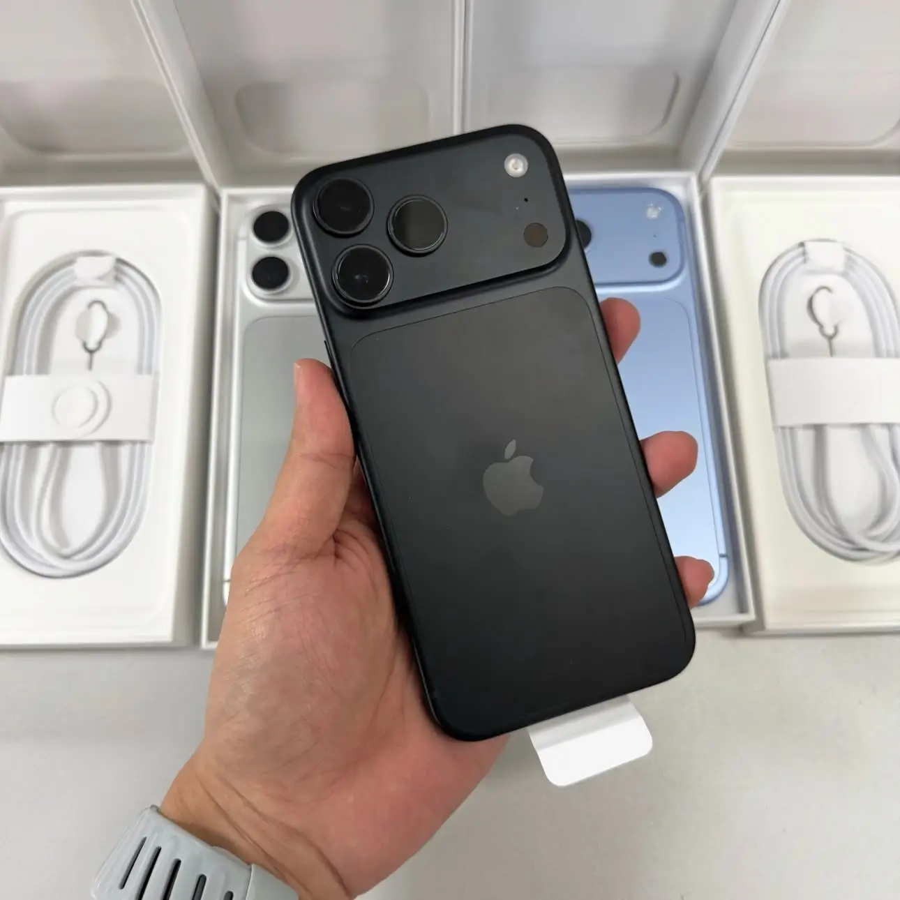 Mở hộp iPhone 18 Pro Max tại TheTekCoffee, trải nghiệm thực tế màu Đen