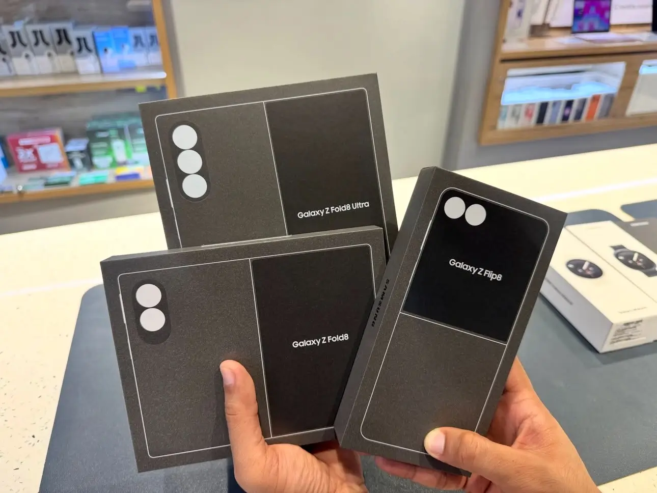 Có Nên Mua Galaxy Z Flip8 Năm 2026? Ưu, Nhược Điểm & Tư Vấn